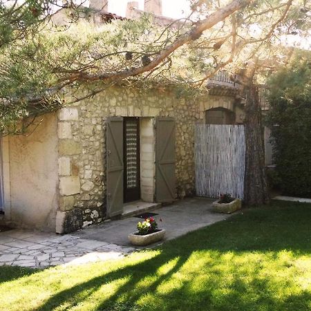 Mas Grimaud - Gite- Studio Et Chambres D'Hotes Familiales เอย์กาลิแยร์ ภายนอก รูปภาพ