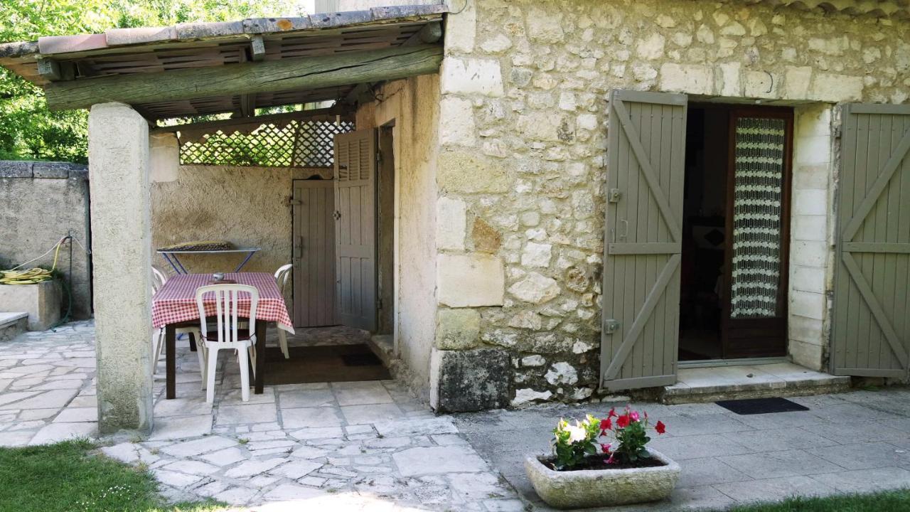 Mas Grimaud - Gite- Studio Et Chambres D'Hotes Familiales เอย์กาลิแยร์ ภายนอก รูปภาพ