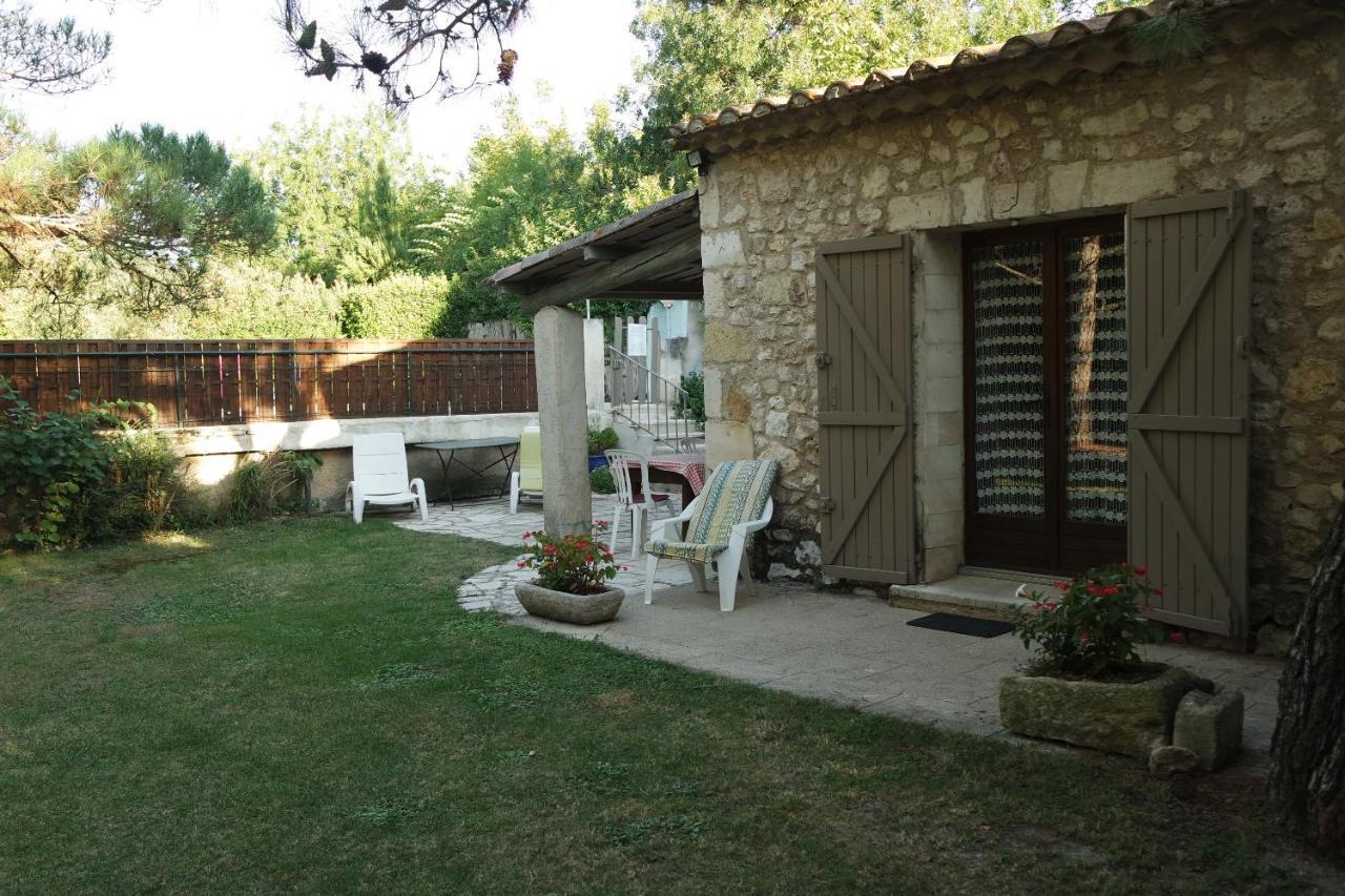 Mas Grimaud - Gite- Studio Et Chambres D'Hotes Familiales เอย์กาลิแยร์ ภายนอก รูปภาพ