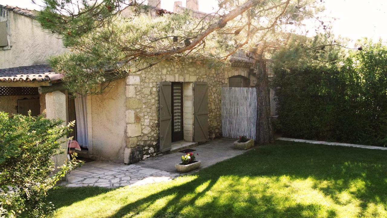 Mas Grimaud - Gite- Studio Et Chambres D'Hotes Familiales เอย์กาลิแยร์ ภายนอก รูปภาพ