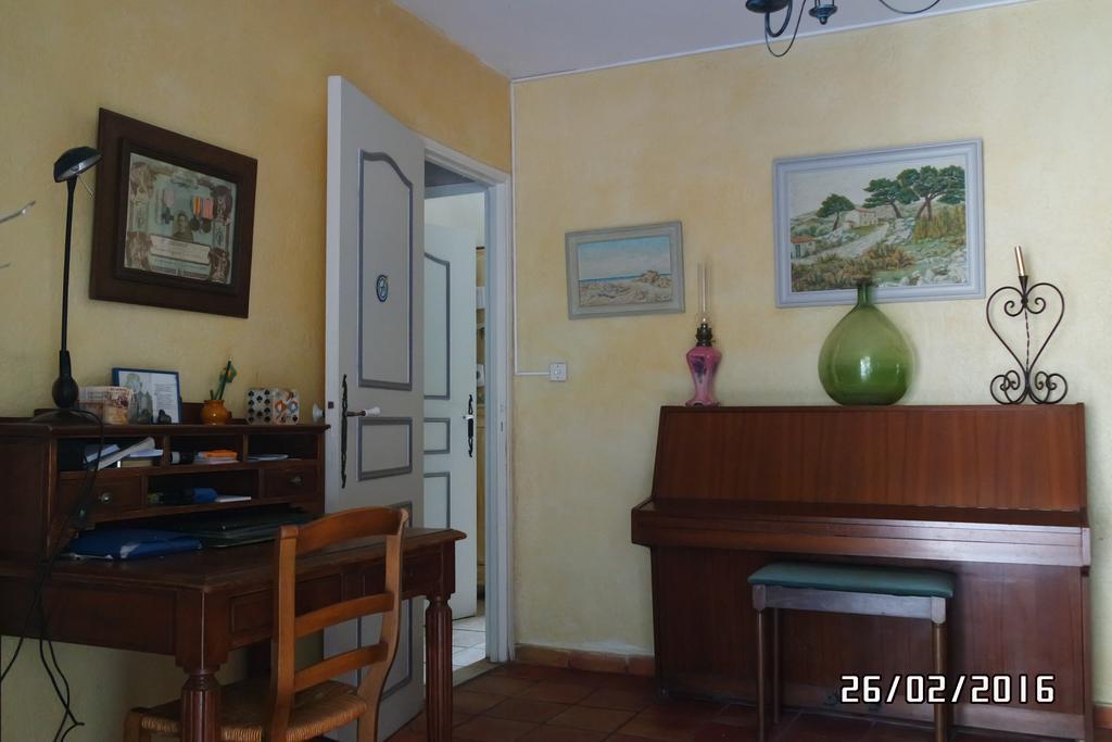 Mas Grimaud - Gite- Studio Et Chambres D'Hotes Familiales เอย์กาลิแยร์ ภายนอก รูปภาพ