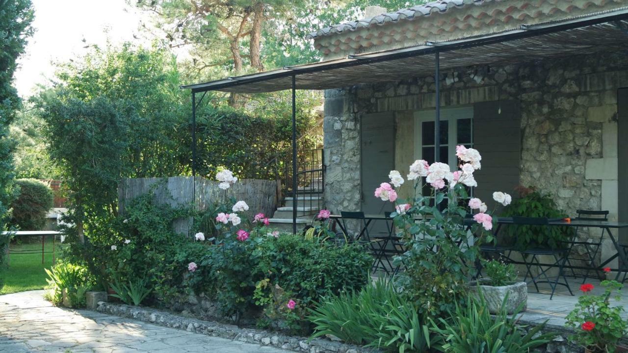 Mas Grimaud - Gite- Studio Et Chambres D'Hotes Familiales เอย์กาลิแยร์ ภายนอก รูปภาพ