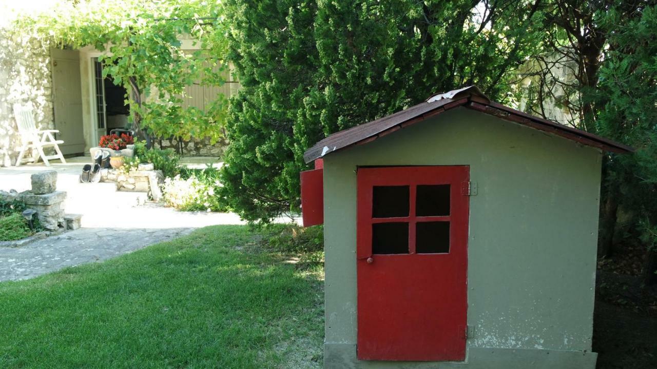 Mas Grimaud - Gite- Studio Et Chambres D'Hotes Familiales เอย์กาลิแยร์ ภายนอก รูปภาพ