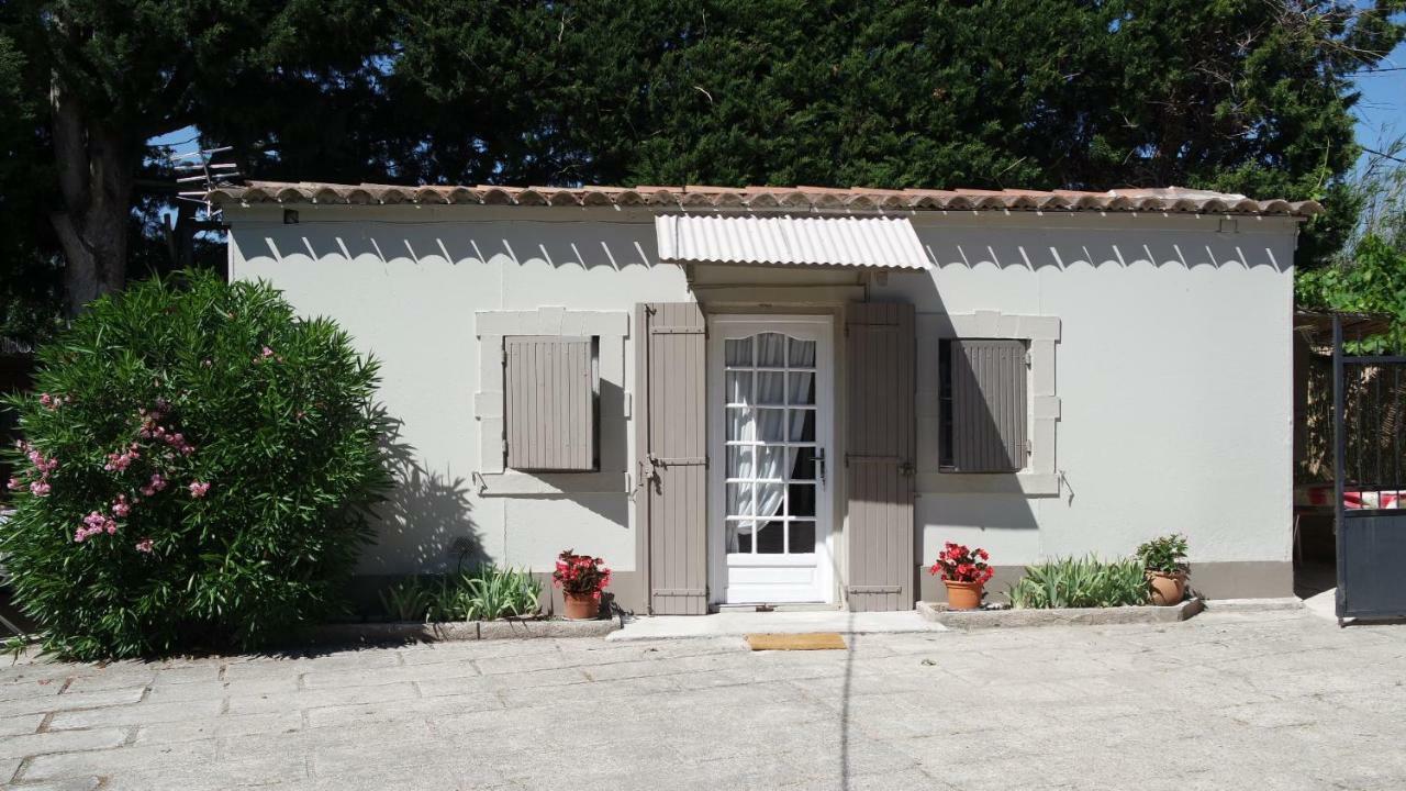 Mas Grimaud - Gite- Studio Et Chambres D'Hotes Familiales เอย์กาลิแยร์ ภายนอก รูปภาพ