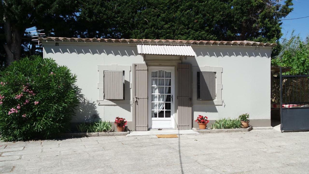 Mas Grimaud - Gite- Studio Et Chambres D'Hotes Familiales เอย์กาลิแยร์ ภายนอก รูปภาพ