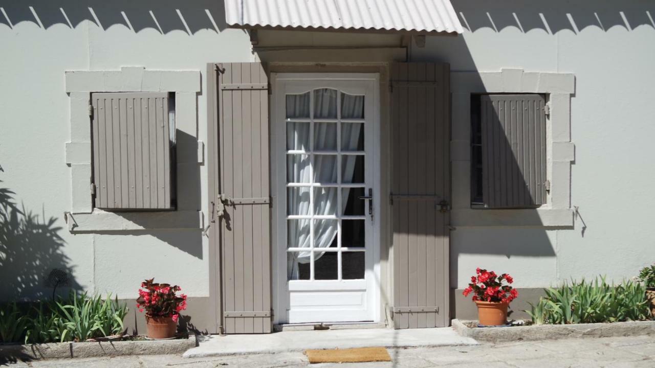 Mas Grimaud - Gite- Studio Et Chambres D'Hotes Familiales เอย์กาลิแยร์ ภายนอก รูปภาพ