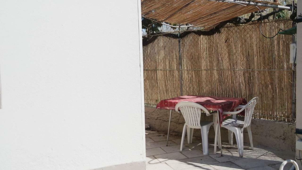 Mas Grimaud - Gite- Studio Et Chambres D'Hotes Familiales เอย์กาลิแยร์ ภายนอก รูปภาพ