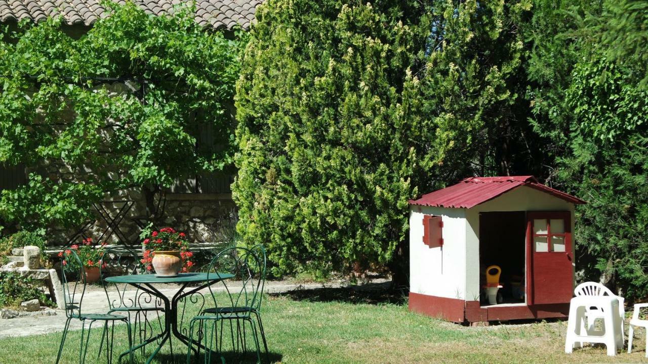 Mas Grimaud - Gite- Studio Et Chambres D'Hotes Familiales เอย์กาลิแยร์ ภายนอก รูปภาพ